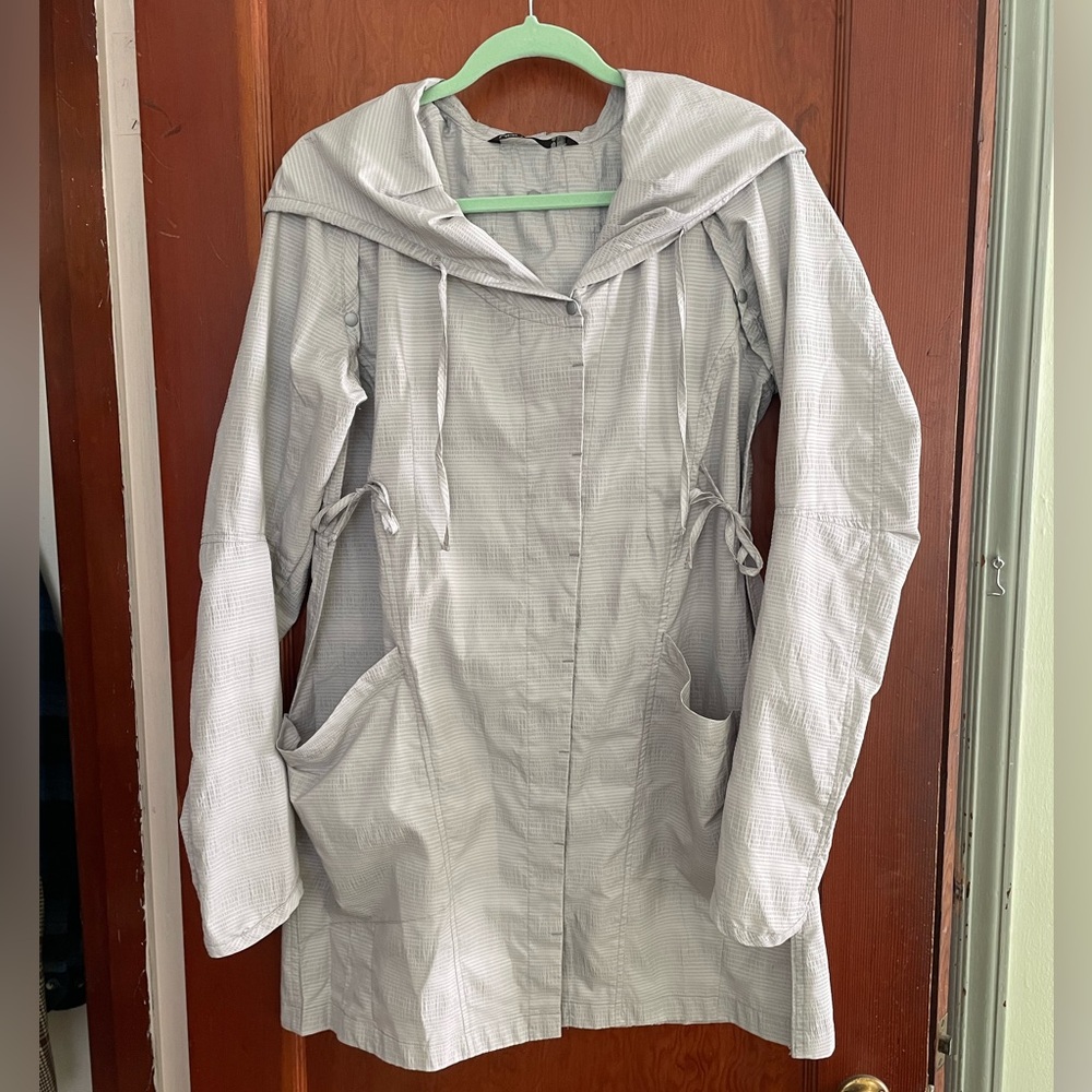 Nau Chrysalis size M light gray hooded jacket/dress with removable sleeves